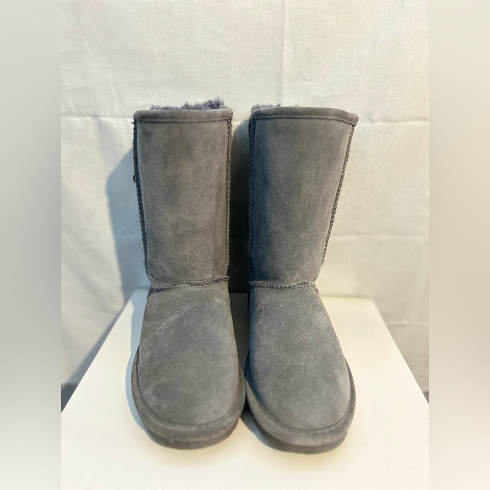 Gray Bearpaw boots size 7